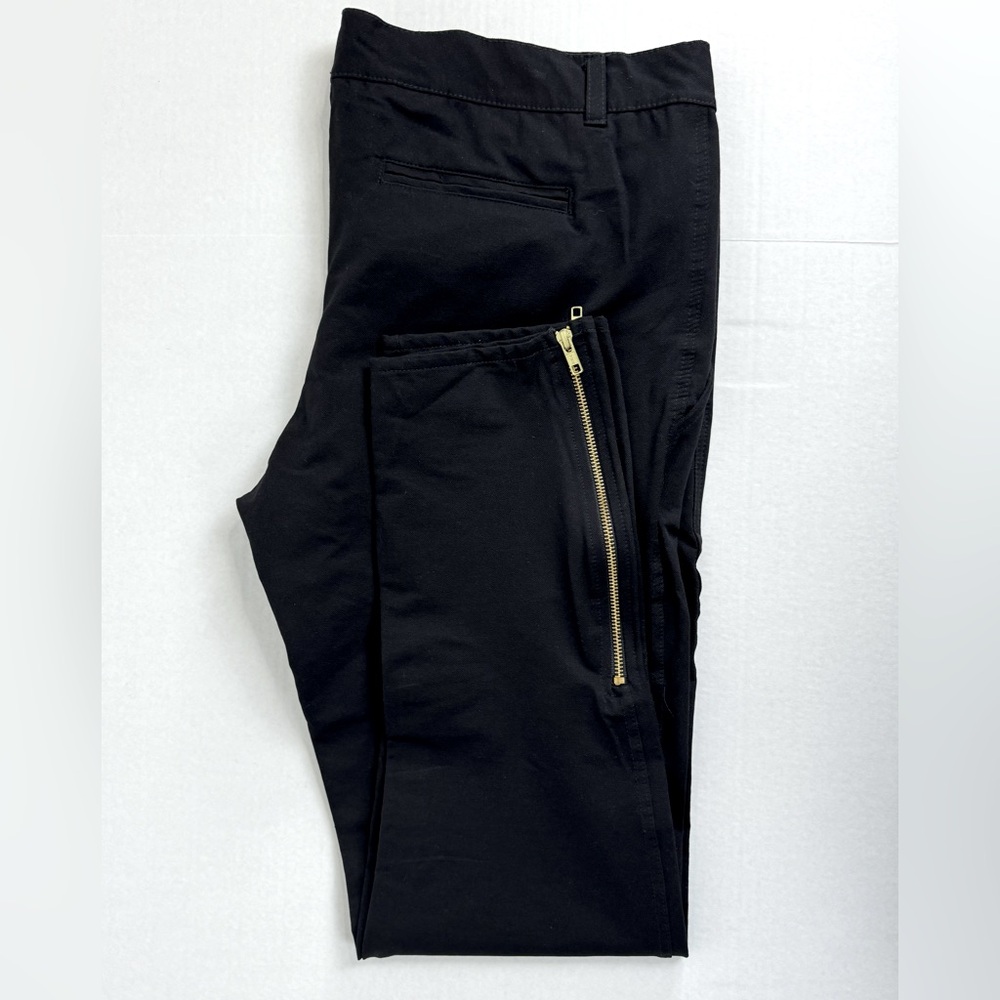 Power & Wealth
Pants zipper Ankles